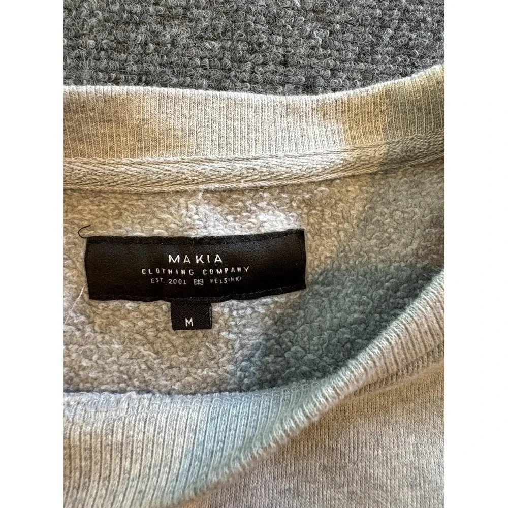 Makia Sweater Mens Medium Embroidered Fly Fishing Crewneck‎ Pullover Helsinki